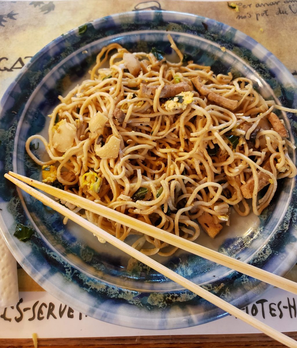 The finished lo mein